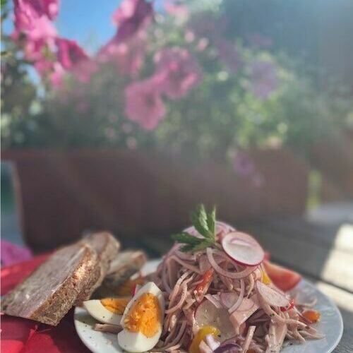 Nat�rlich gibt es auch leckeren Wurstsalat