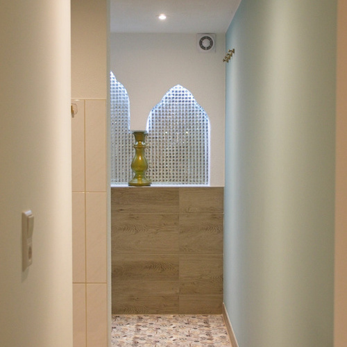 Das gemeinsame Badezimmer - Das gemeinsame Badezimmer -